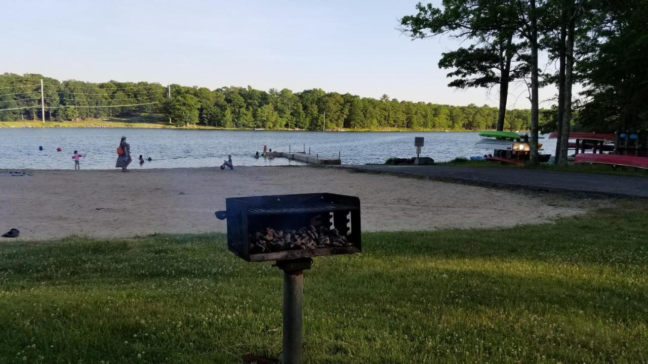 The Pocono'S Retreat With A Gameroom, Firepit, And Lake Бушкил Екстериор снимка