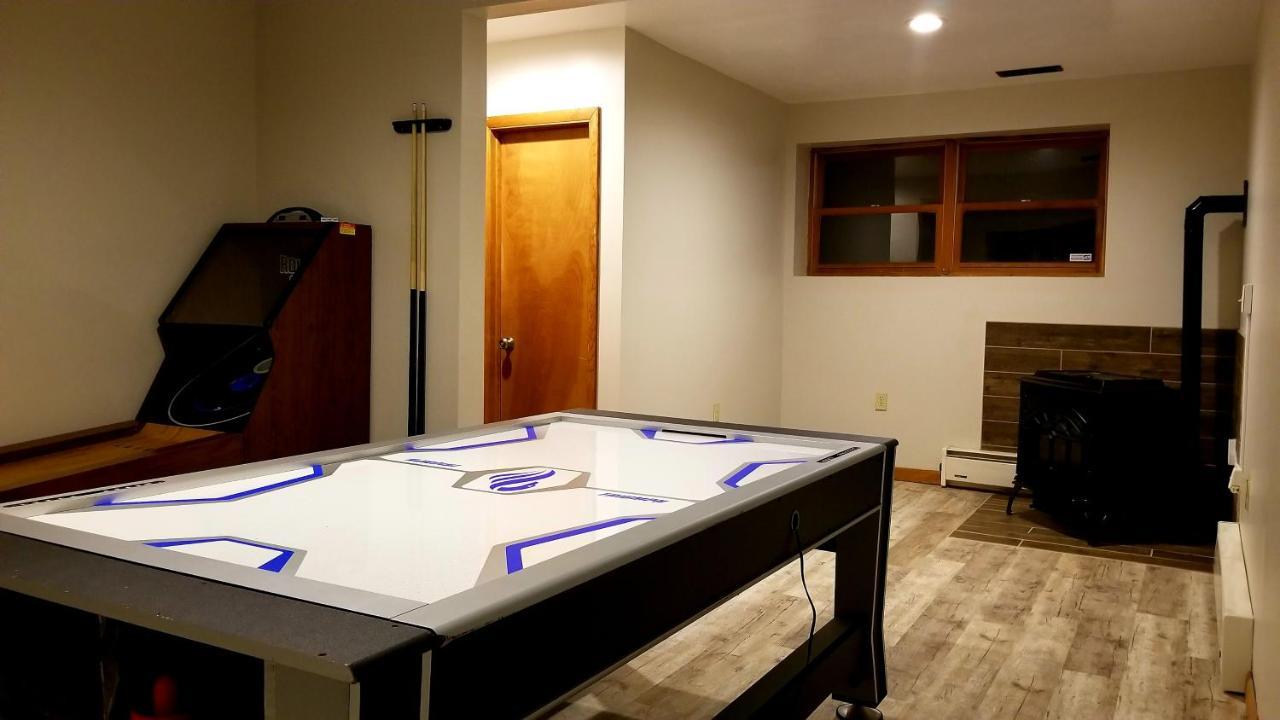 The Pocono'S Retreat With A Gameroom, Firepit, And Lake Бушкил Екстериор снимка