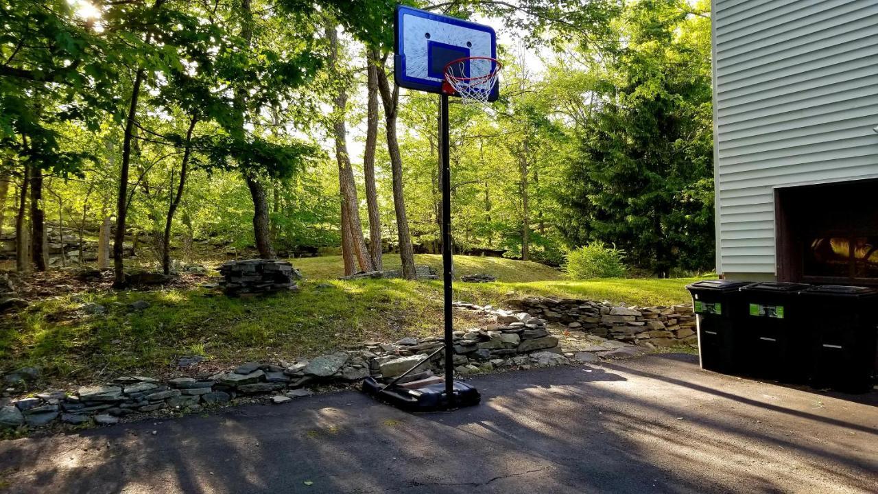 The Pocono'S Retreat With A Gameroom, Firepit, And Lake Бушкил Екстериор снимка