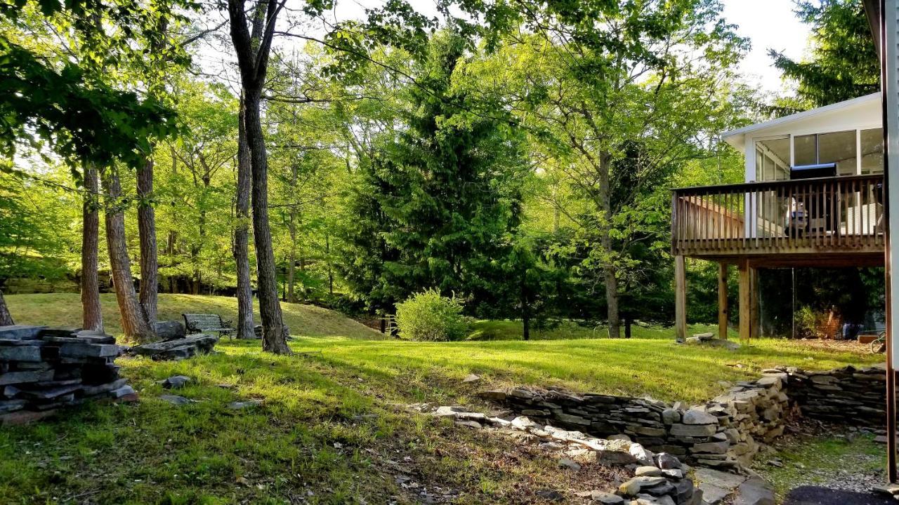 The Pocono'S Retreat With A Gameroom, Firepit, And Lake Бушкил Екстериор снимка